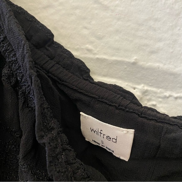 Aritzia || Wilfred Fable Blouse Smocked Peasant Long Sleeve Black Small - Picture 3 of 7